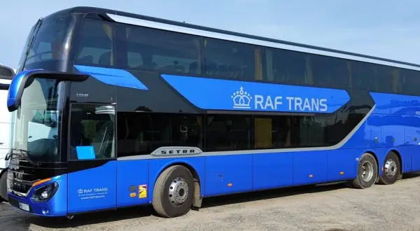 Ile kosztuje wynajem autokaru? Poznaj ukryte koszty i wskazówki