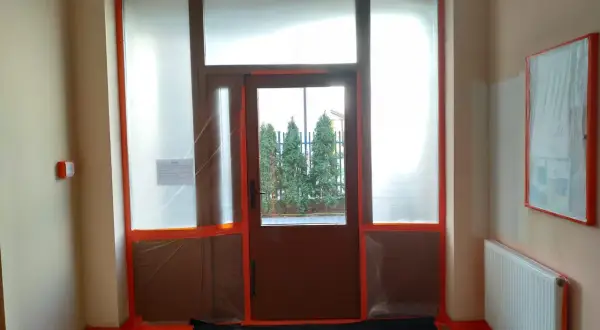 Jak okleić okna przed malowaniem? Praktyczne porady, które musisz znać