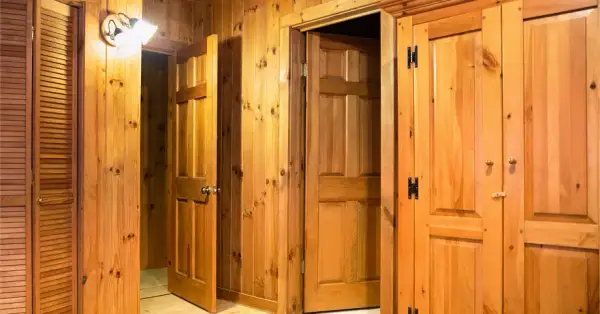 Jak zrobić drzwi z boazerii - krok po kroku do idealnych efektów